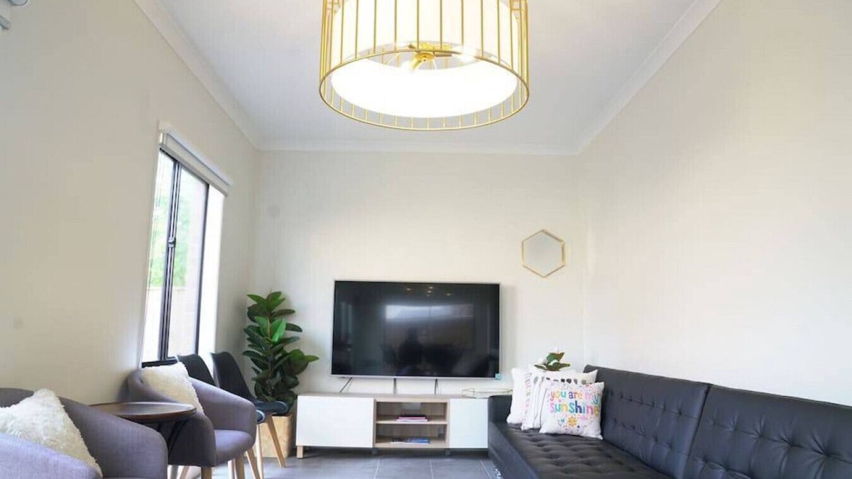 Williams Landing House | Massive 9BRM Rental House for big group in Melbourne