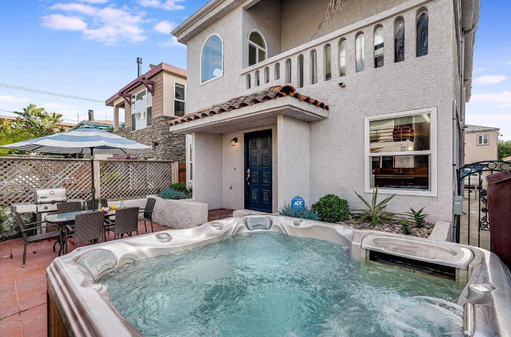 South Mission Beach House | Massive Beach Home w Stunning Rooftop, Parking, Spa, AC & Bay Views!