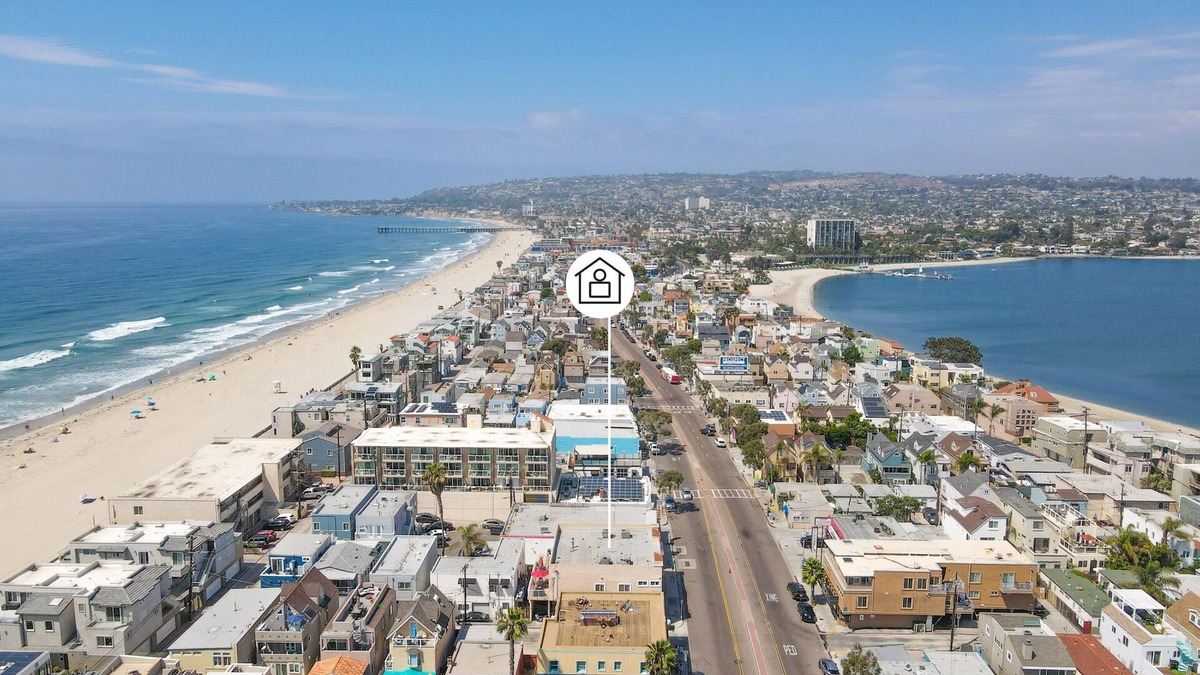 Mission Beach Condo | Massive Beachside 6 Bed 6 Bath Condo w/Outdoor Patio Perfect for Large Groups