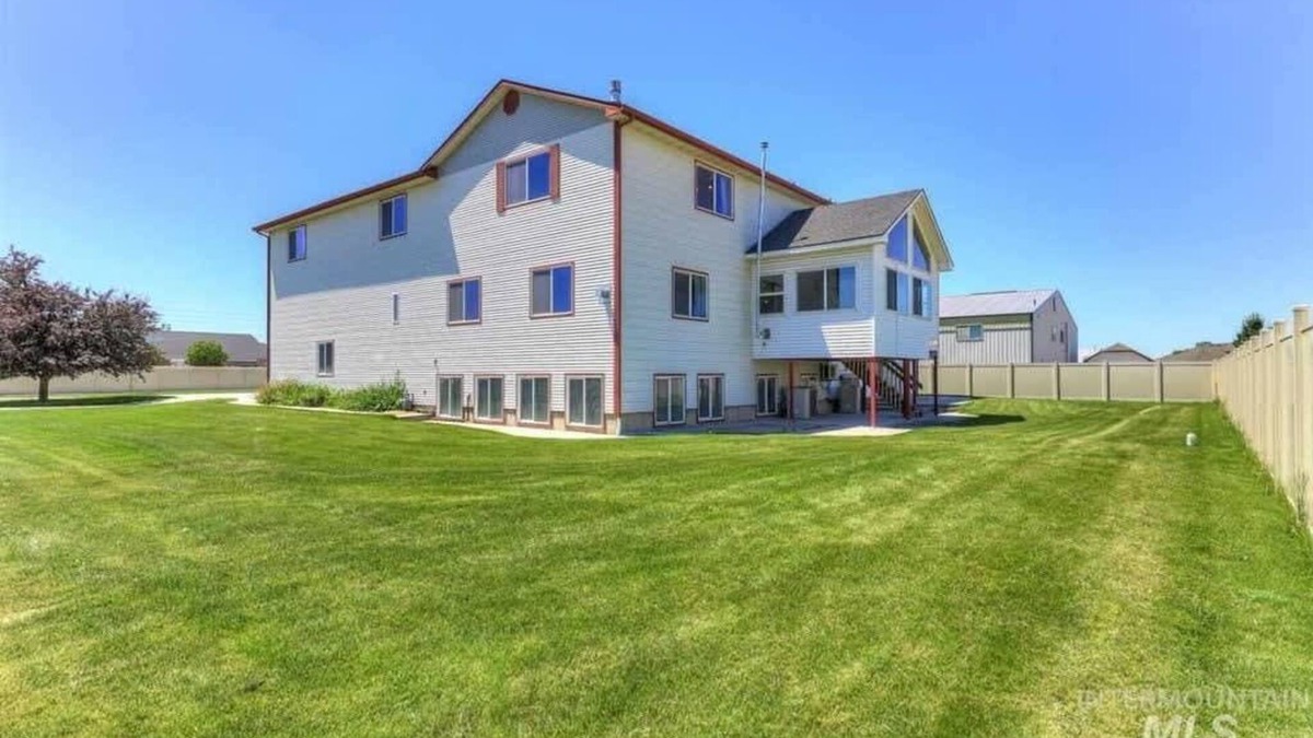 Meridian House | Massive Gathering Home with Ballroom - Sleeps 32+