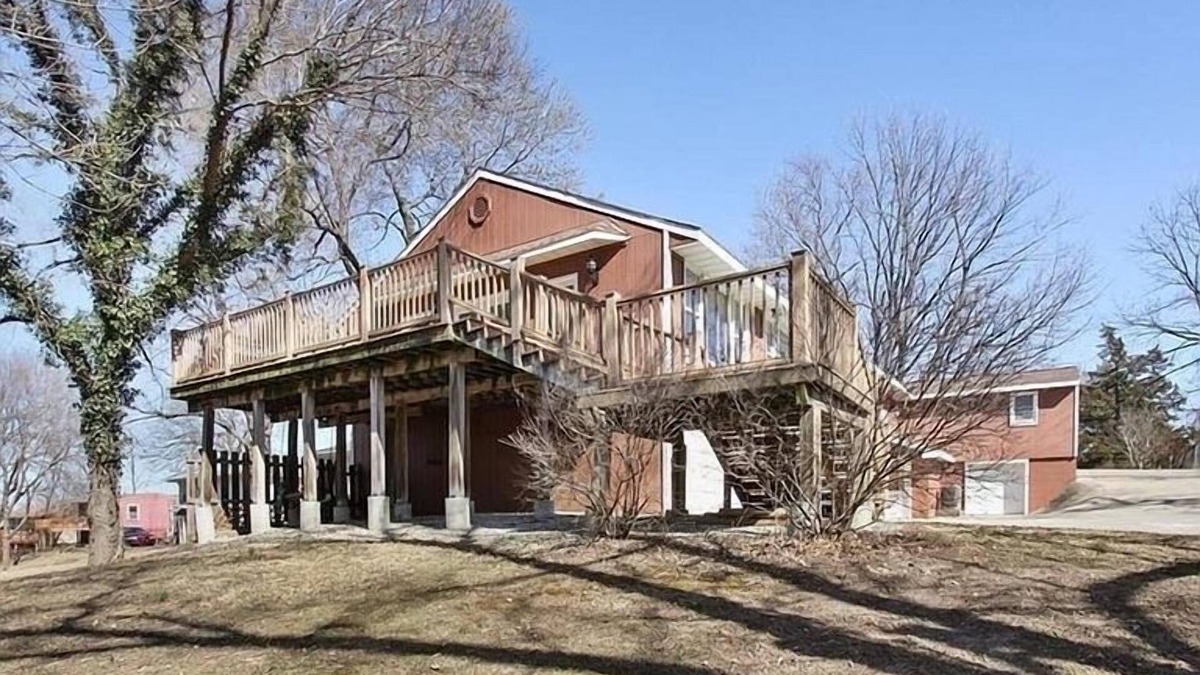 Raytown House | Massive Home 5 mins to Arrowhead Stadium and 15 mins from Downtown Kansas City