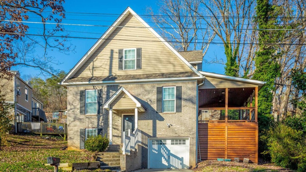 Northside House | Massive home/Downtown/Garage/Fenced in yard