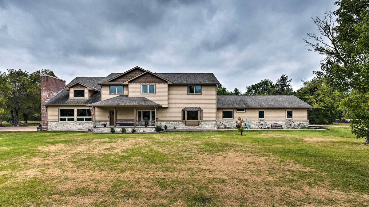 Peck House | Massive Peck Home w/Woods & Creek to Explore
