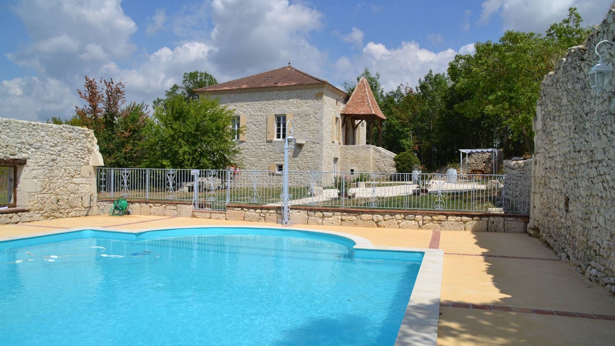 Bourg-de-Visa House | Master house with swimming pool sleeps 17 near a small village of 82