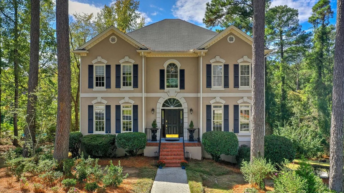 Martinez House | MASTER'S TOURNAMENT RENTAL - GATED COMMUNITY - WHOLE HOUSE - 2 OWNER'S SUITES