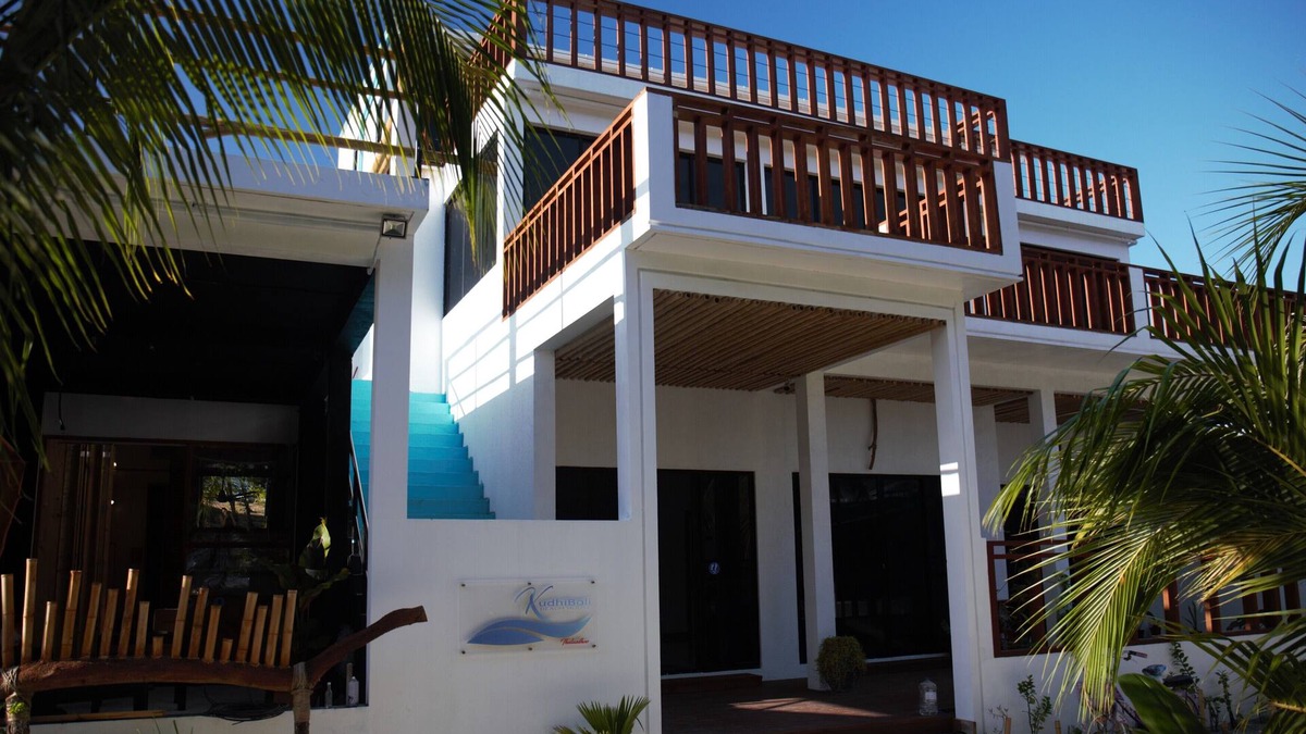 Thulusdhoo Island Bed & Breakfast | Master Suite Family Room with views of the Ocean