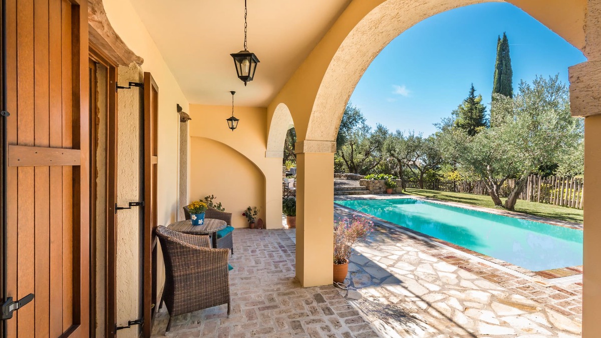 Agios Georgios Villa | Mastrogiannis Villa Dafne