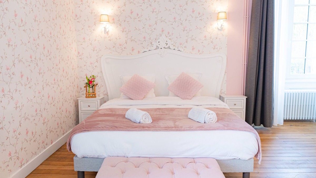 Hermival-les-Vaux Bed & Breakfast | Mathilde's room at Château d'Hermival