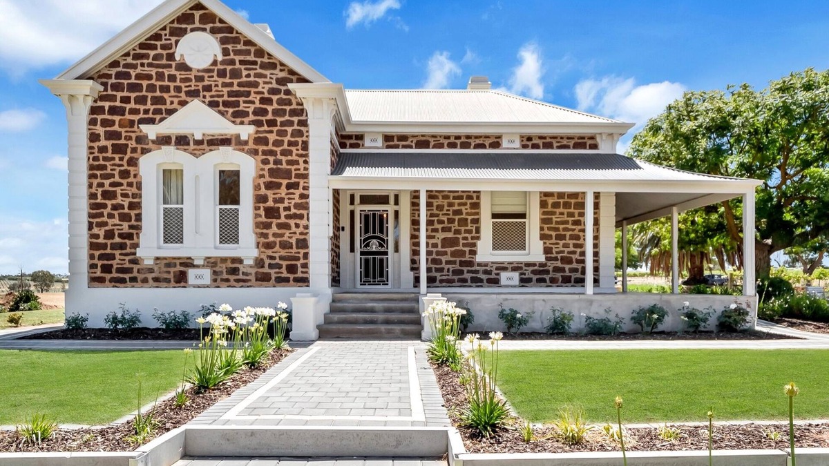Stone Well House | 'Mattschoss House c1890' Modern Farm House - Central location