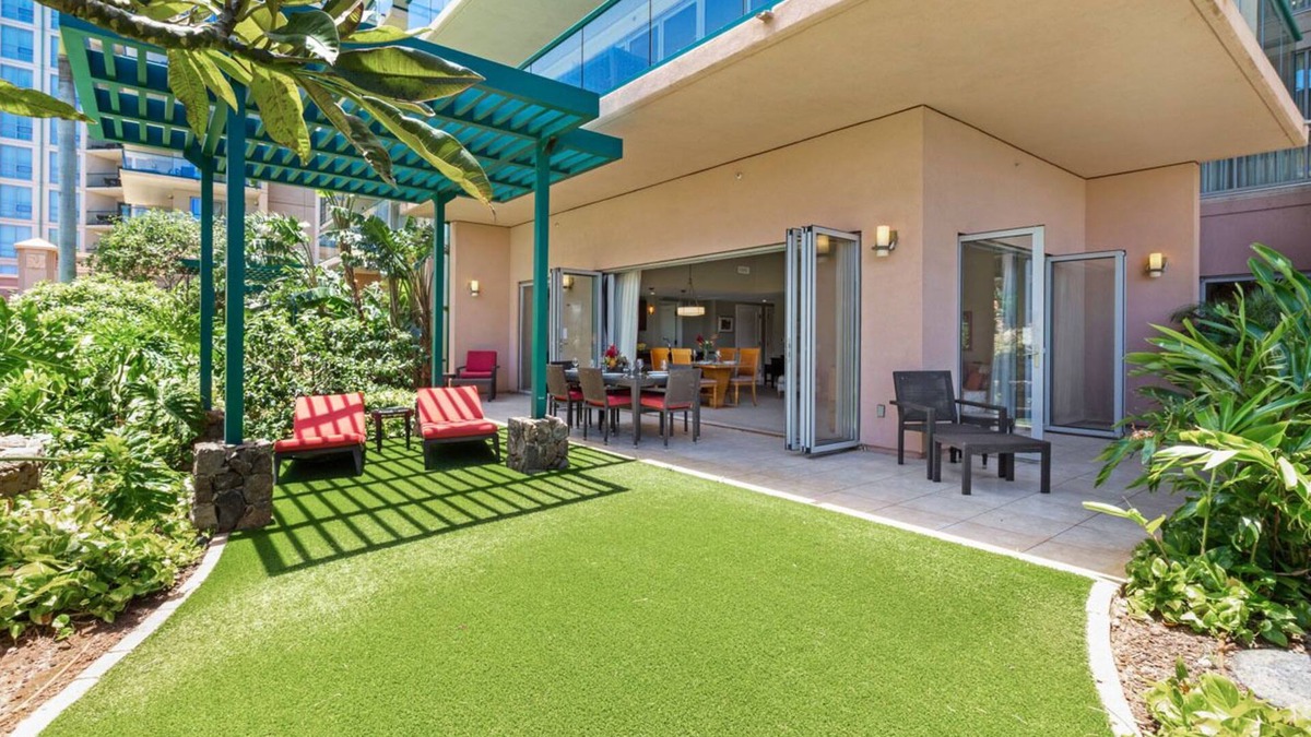 Kaanapali Condo | Maui Resort Rentals: Honua Kai – 6 Total Bedrooms, Groundfloor Residences, Over 3500 Combined Sq. Ft., Large Lawn Areas, Steps to Pools/Beach/B.B.Q.s!