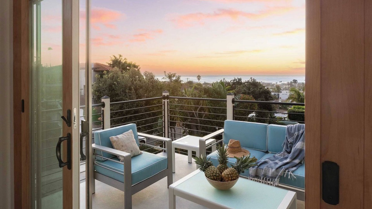 Ocean Beach House | Maven by Avantstay 5 Minutes to the Beach! Ocean Views & Spacious Design