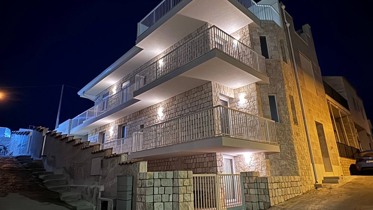Cava dʼAliga Apartment | MAVI apartment 2 MIN WALKING DISTAN from the SEA, terrace with sea view.IDROMASS