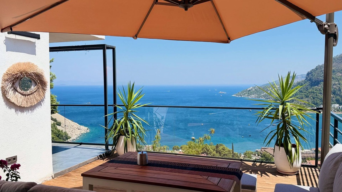 Turunc Apartment | Mavinin ve yeşilin dansı.