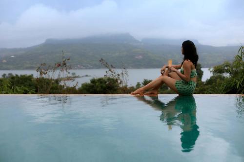 Kadadhe Villa | Mawi Infinitty Villa by StayVista - A lake-view villa with an infinity pool for a luxurious stay