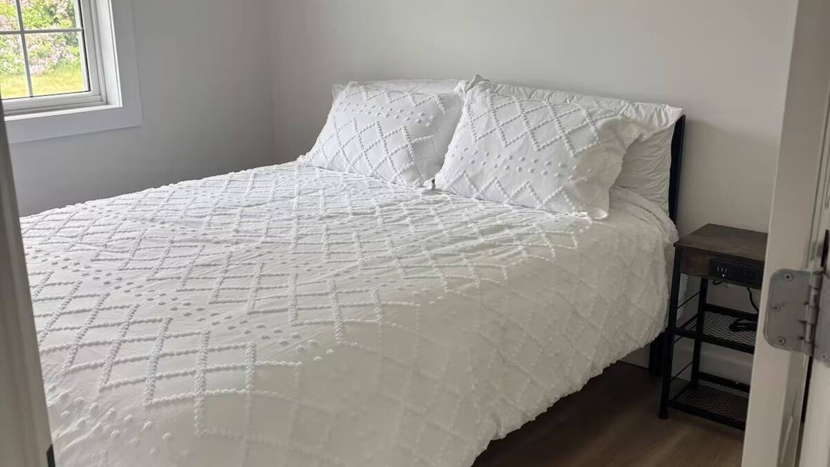 New Waterford House | Maxwell House - Entire House on Quiet Street!