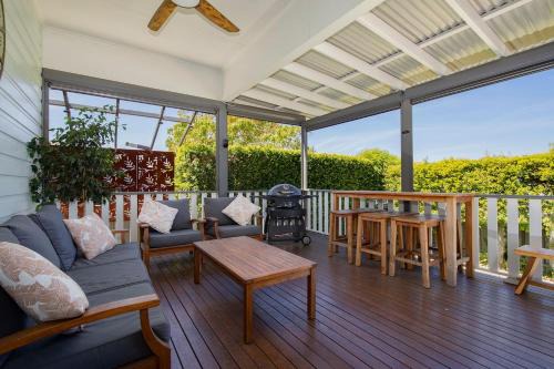 Mayfield House | Mayfield Grove Vintage Escape with Modern Comfort