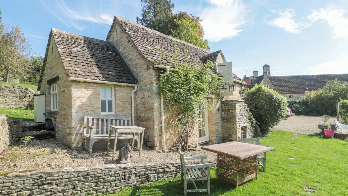 Coln St Aldwyns Cottage | MAYFLY COTTAGE, character holiday cottage in Coln St Aldwyns