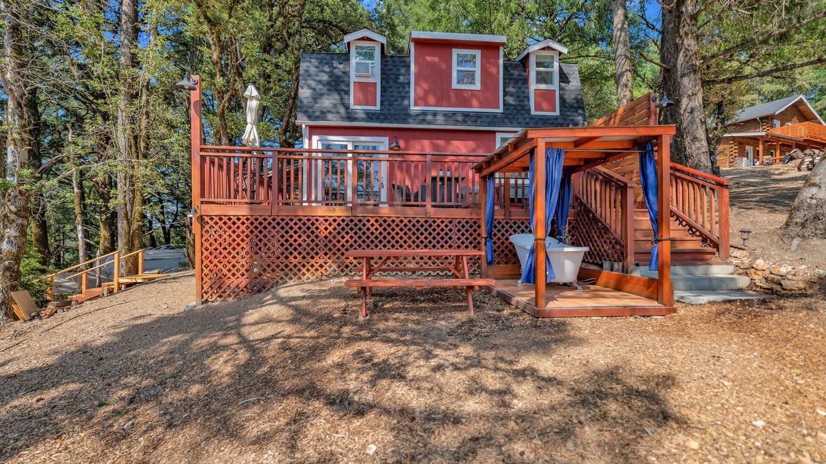 Los Gatos Cabin | Mays Luxury Farm Stays