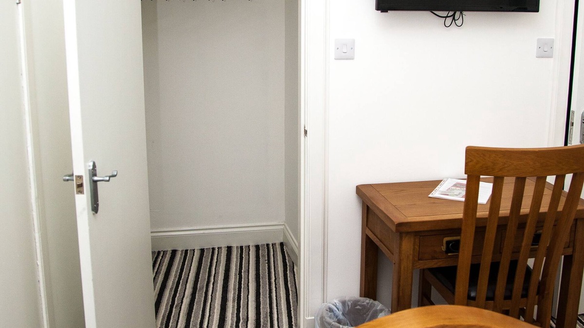 Ayr Apartment | Maze Serviced Apartment is located in Ayr. Hosting a bar and snack bar