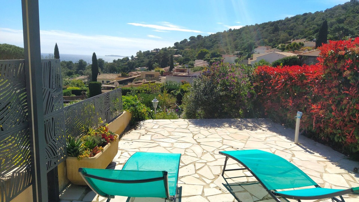 La Croix-Valmer House | Mazet Avec Grande Terrasse et Jardin vue Mer, Animaux Acceptés. Piscine, Tennis