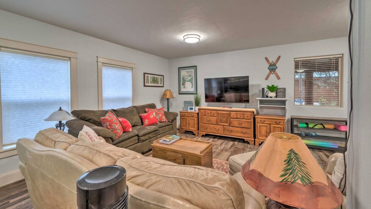 McCall House | McCall's Cabin w/AC, Firepit, Hot Tub & Kayaks