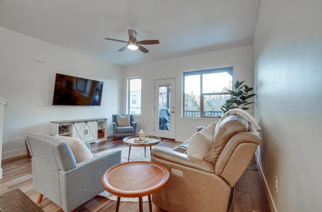 McCall Apartment | McCall Vacation Rental with Private Balcony and Grill!