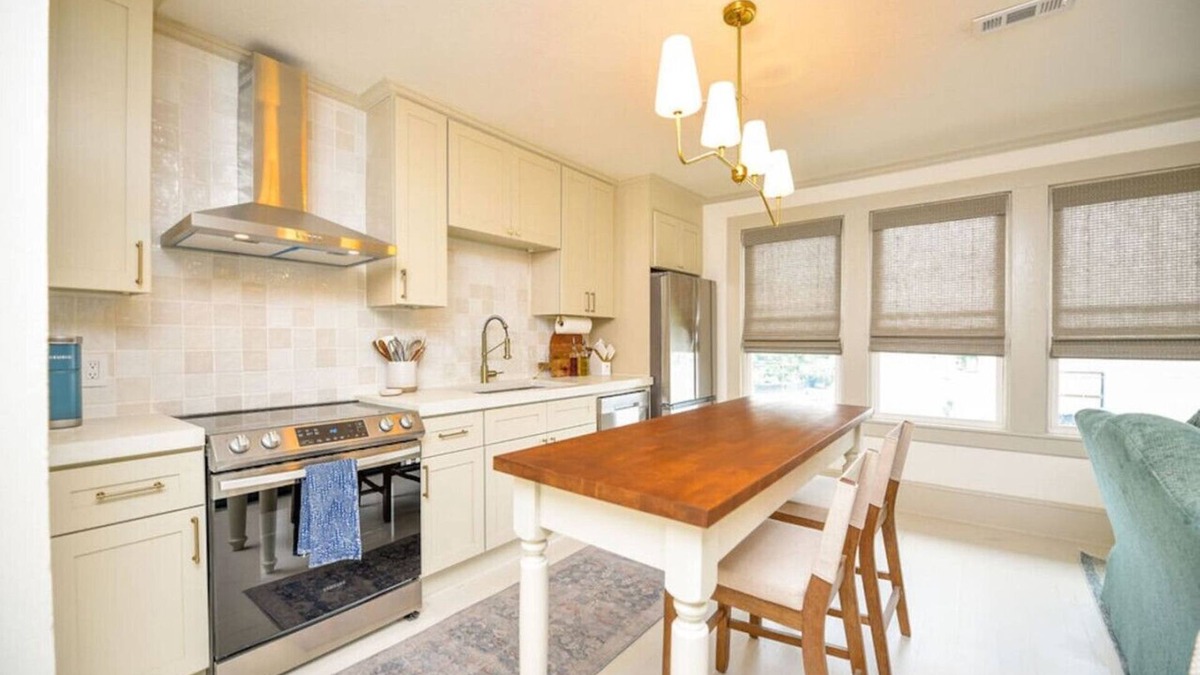 Burlington Apartment | McCauley House C | Relax in Luxurious Finishes