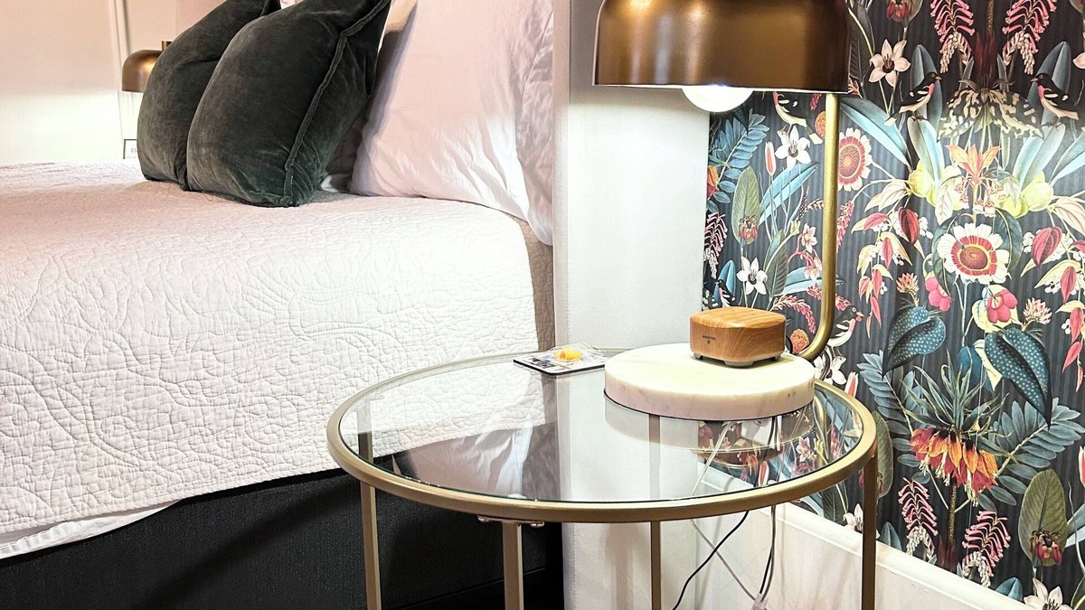 Sweetwater Hotel | McCrary Suite-Remedies Inn, downtown historic