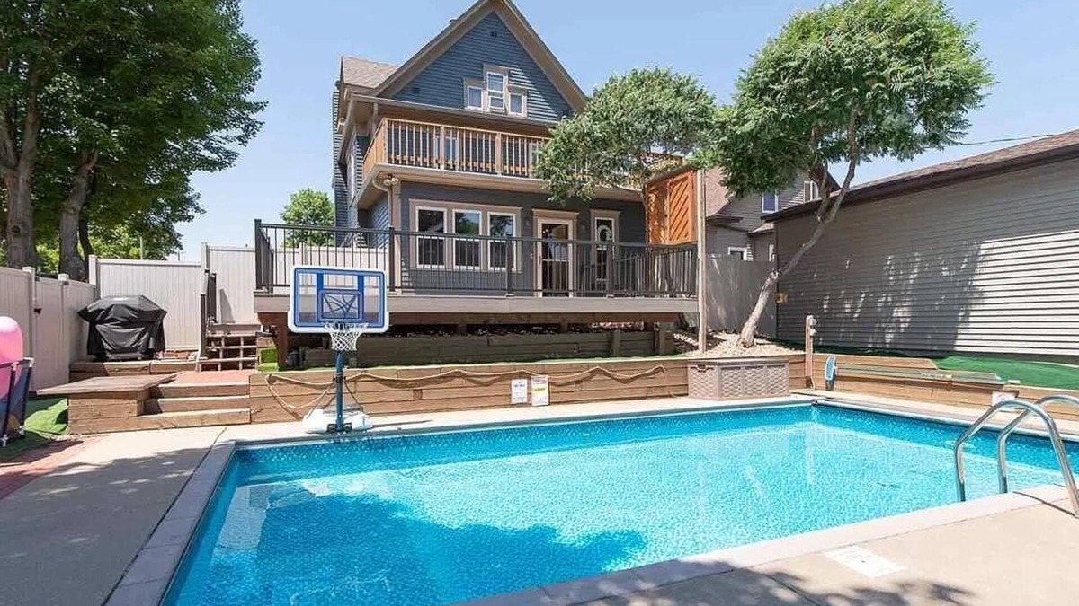 Sioux Falls House | McKennan Park Poolside Oasis