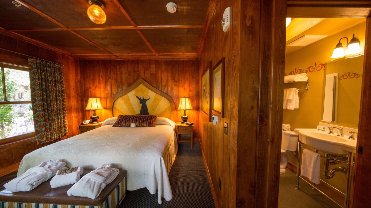 Old Bend Hotel | McMenamins Old St. Francis