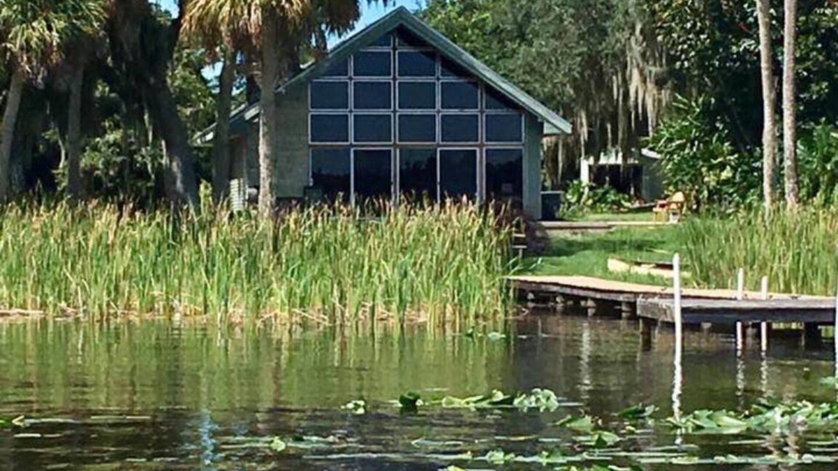 Fedhaven House | McRobinstone Lakehouse - perfect mid century getaway on sleepy Lake Pierce