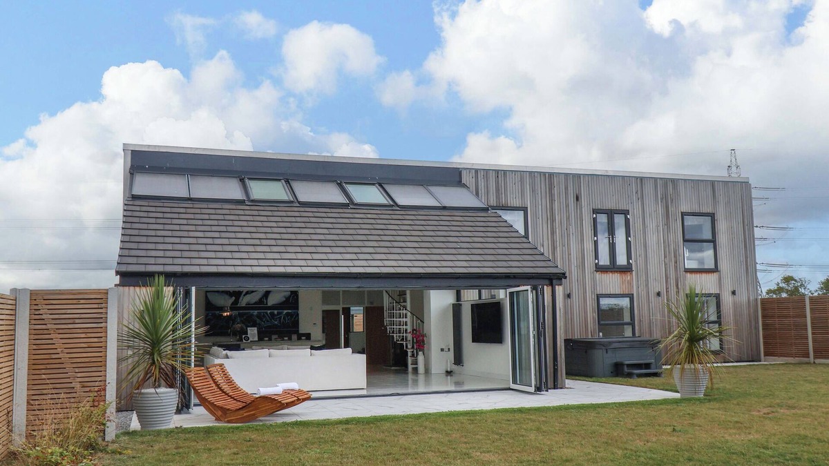 Walkington House | MEADOW VIEW, pet friendly, luxury holiday cottage in Walkington
