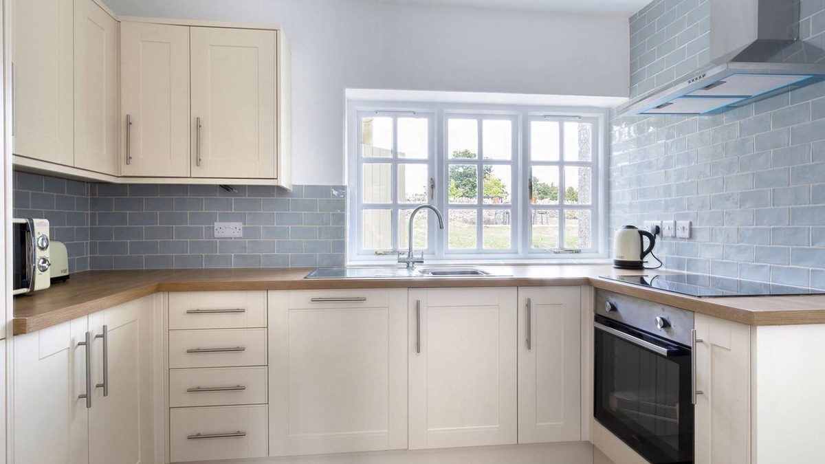 Coln St Aldwyns Cottage | Meadow View - sleeps 4 guests in 2 bedrooms