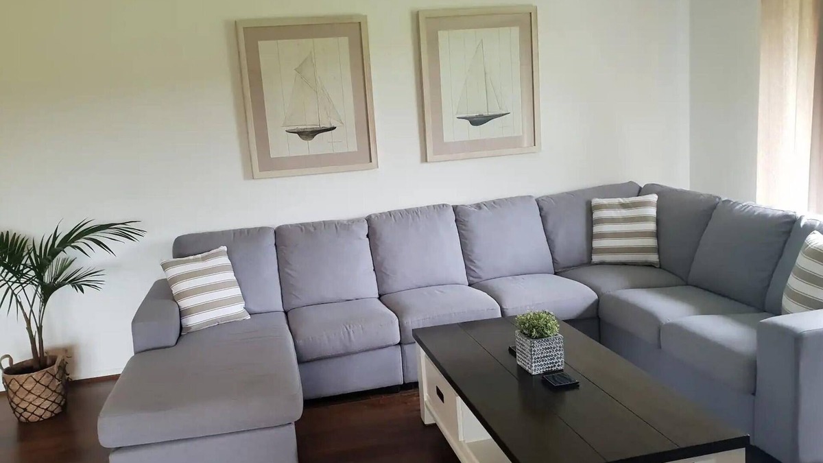 Yanakie House | Meadow Views. spacious house. Minutes from Wilson Promontory