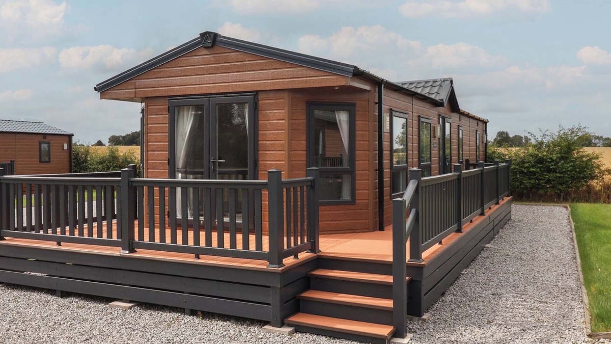 Great Hatfield Cottage | MEADOWS PARK 2, family friendly, with hot tub in Hornsea