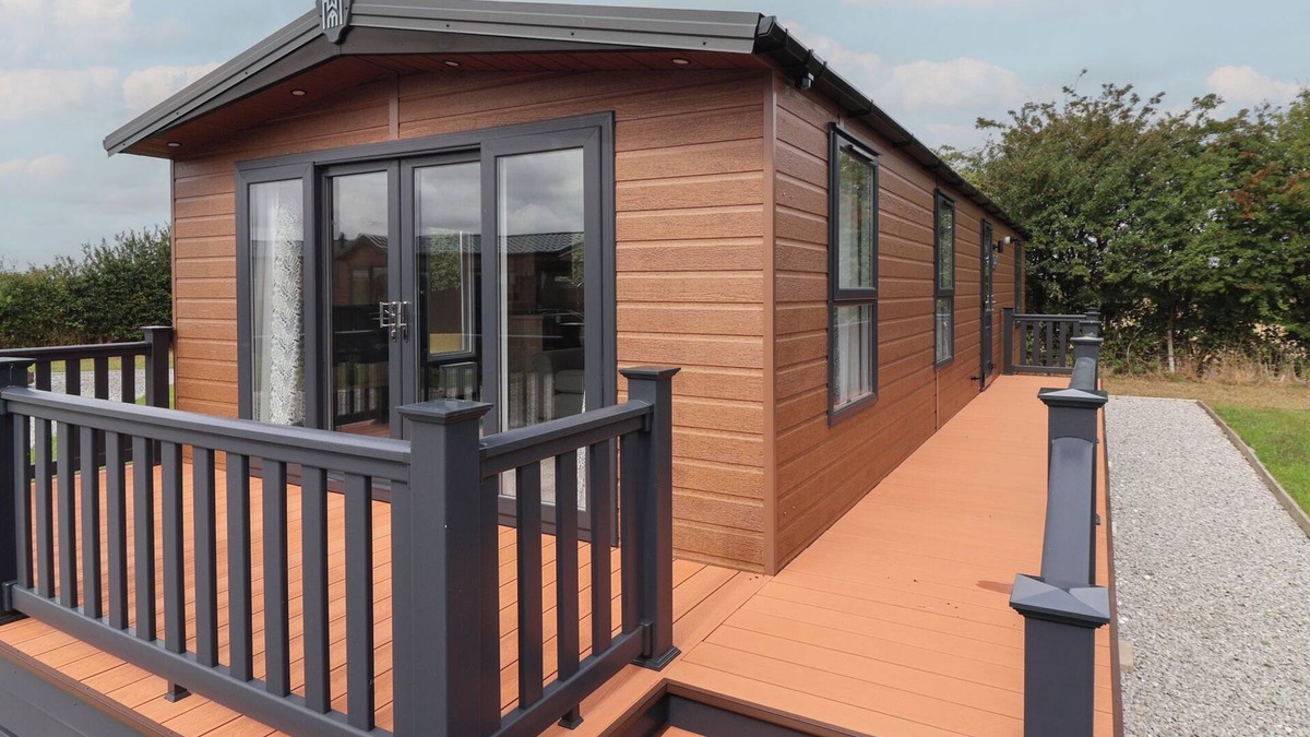 Great Hatfield Cottage | MEADOWS PARK 3, family friendly, with hot tub in Hornsea