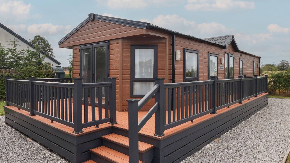 Great Hatfield Cottage | MEADOWS PARK 5, family friendly, with hot tub in Hornsea