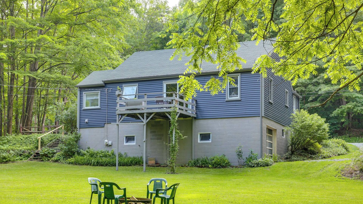 Meadville House | Meadville Home: Private Yard & Fishing Nearby