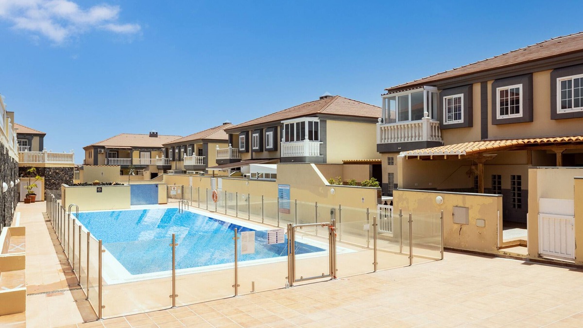 Arenas del Mar Ski Chalet | Medano Beach