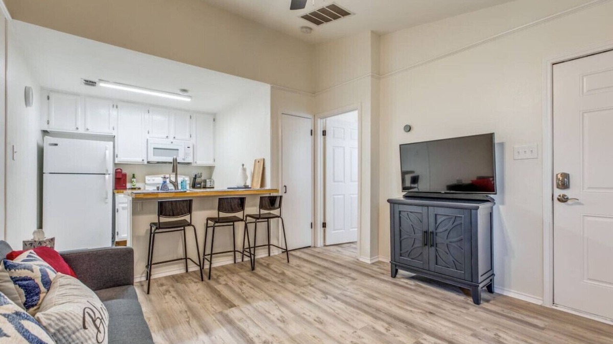 Fulton Apartment | MedCenter Gem! Centrally Located
