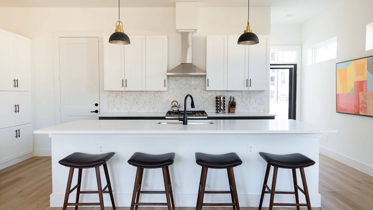 Riverside Terrace House | Medical Center Near the heart of the City