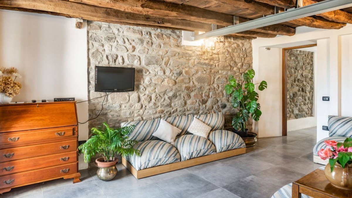Borghetto di Vara Apartment | Medieval Getaway! Apuan Alps Authentic Apt x4