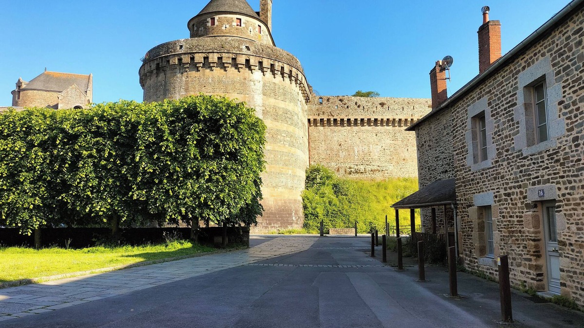 Montaubert - Rille - Saint-Sulpice House | Medieval Getaway