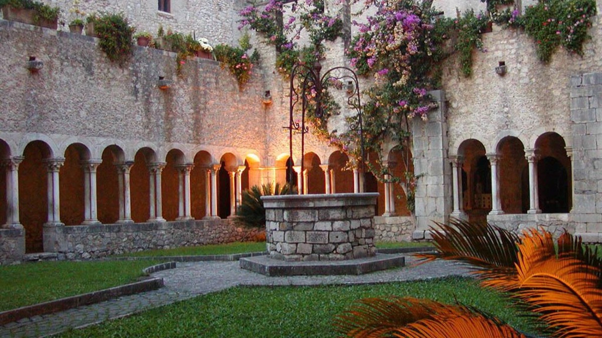 Sermoneta Villa | Medieval villa with swimming pool and gazebo in the historic walls - near Rome Naples