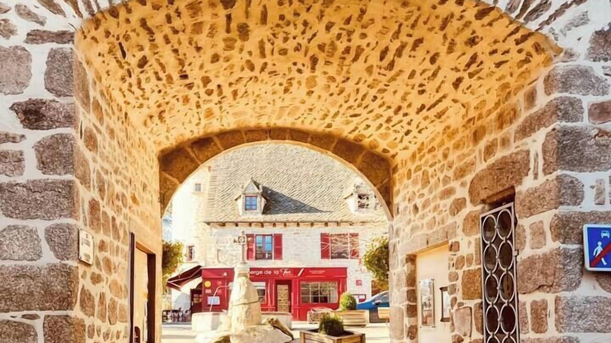 Marcoles House | Medieval village house, 2bedroom, 4pers, garden