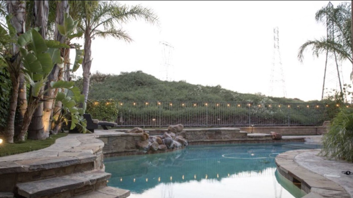 Stevenson Ranch House | Mediterranean Pool House Exactly behind Magic Mountain and Hurricane Harbor !