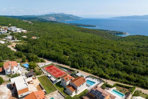 Drenje House | Mediterranean Villa Anatai with sauna & tennis court