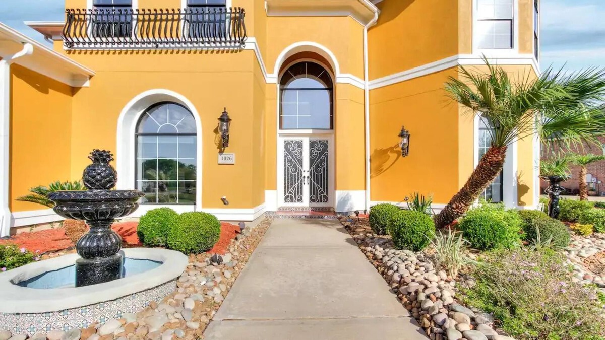 Richmond House | Mediterranean Villa by the Lake also for short or long term lease!