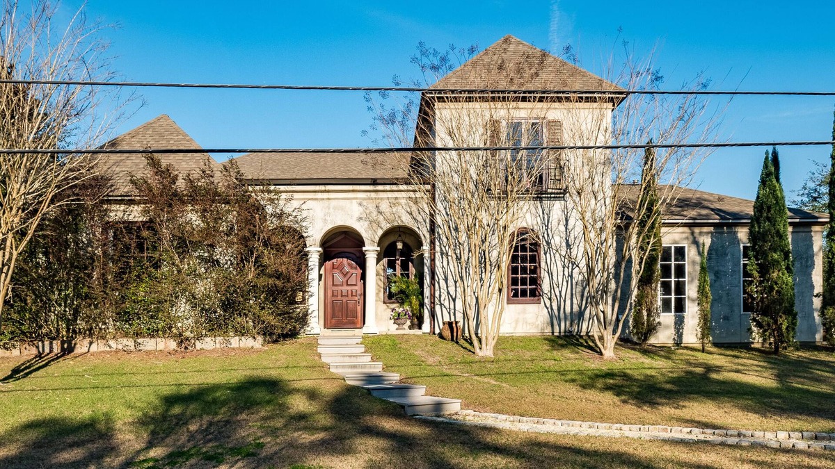 Slidell House | MEDITERRANEAN VILLA near NEW ORLEANS