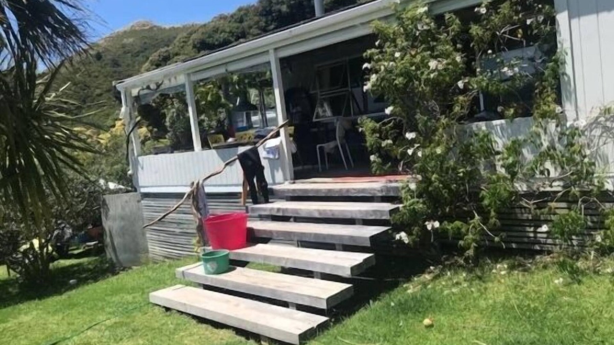 Tryphena House | Medlands Beach Bach